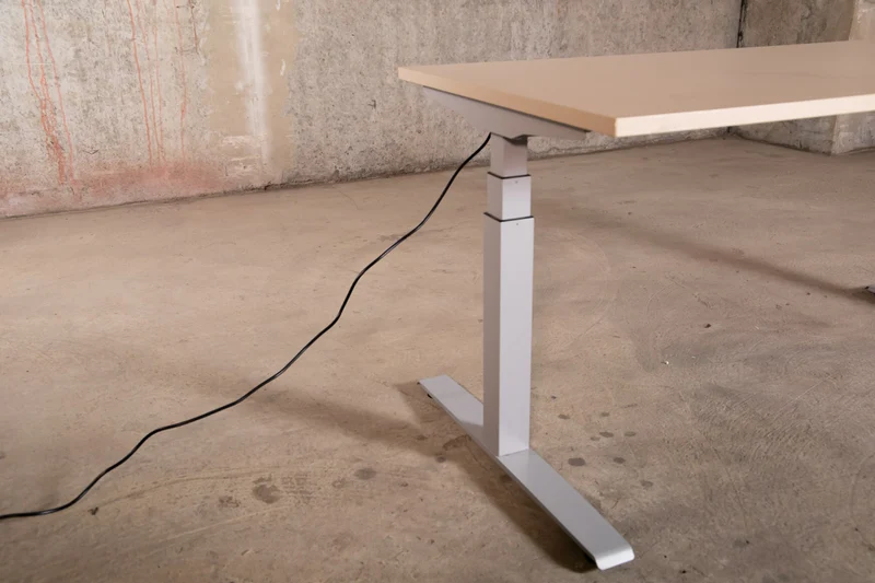 elektrisch höhenverstellbarer Schreibtisch