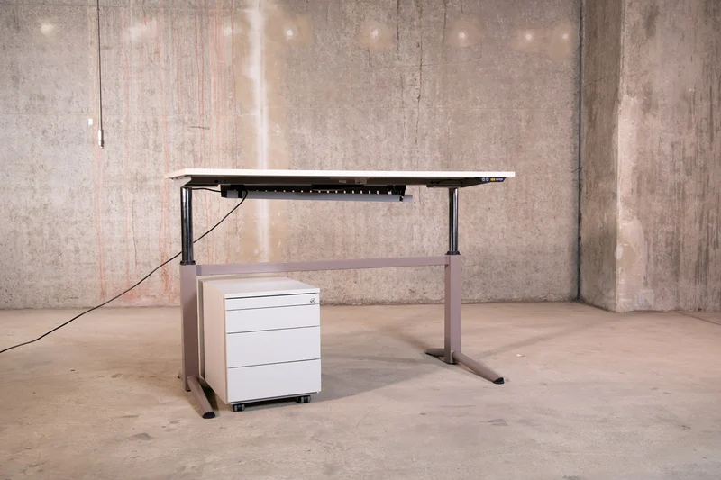 Steelcase - elektrisch höhen verstellbarer Schreibtisch