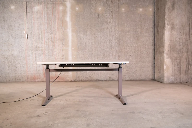 Steelcase - elektrisch höhen verstellbarer Schreibtisch