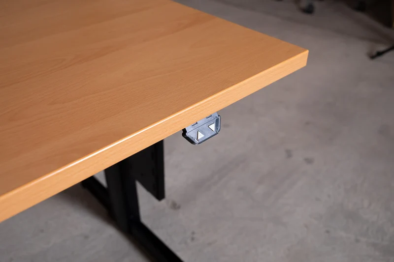 Steelcase - elektrisch höhenverstellbarer Schreibtisch