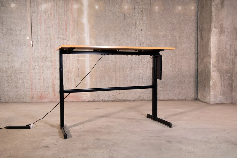 Steelcase - elektrisch höhenverstellbarer Schreibtisch