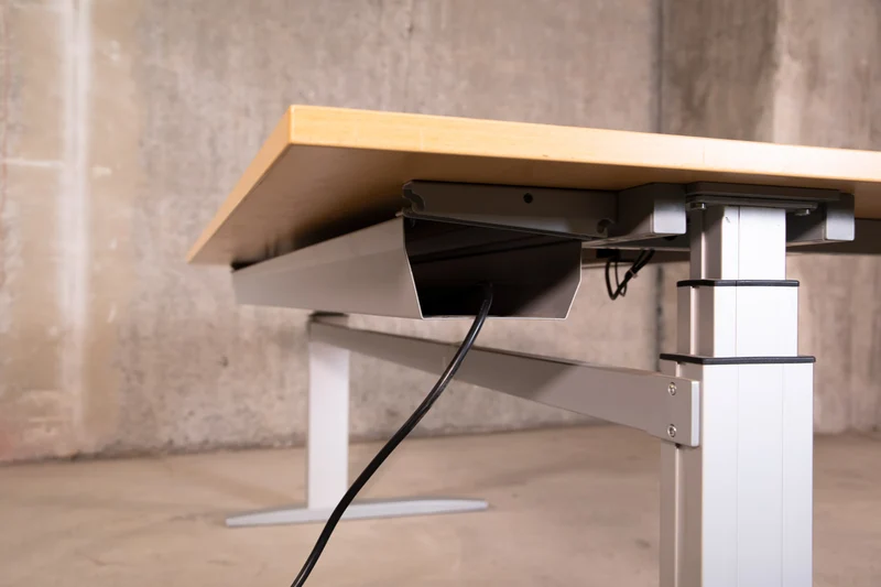 Steelcase - elektrisch höhenverstellbarer Schreibtisch