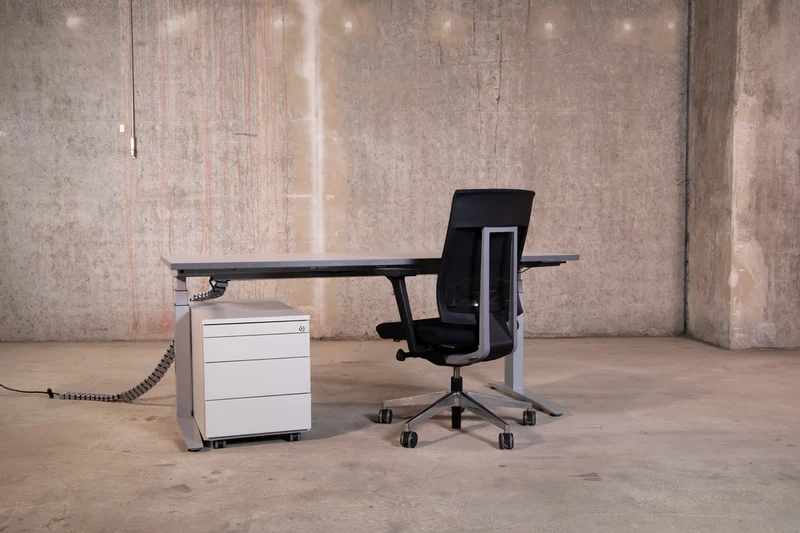 Vario - Stage elektrisch höhenverstellbarer Schreibtisch