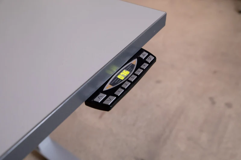 Vario - Stage elektrisch höhenverstellbarer Schreibtisch