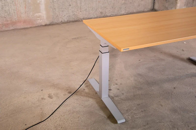 Vielhauer - elektrisch höhenverstellbarer Schreibtisch