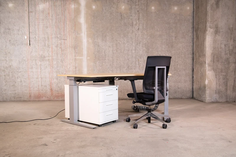 Kinnarps – Winkelkombination, elektrisch höhenverstellbarer Schreibtisch, 120 x 120 x 80 cm