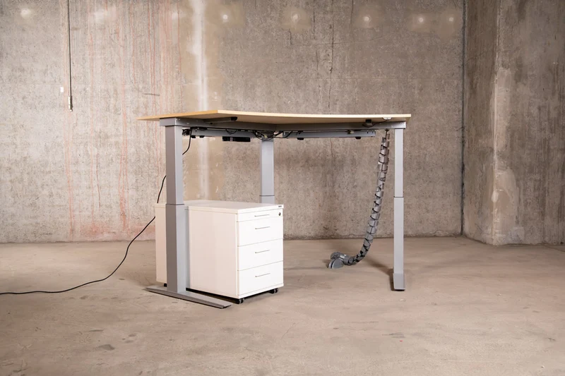 Kinnarps – Winkelkombination, elektrisch höhenverstellbarer Schreibtisch, 120 x 120 x 80 cm