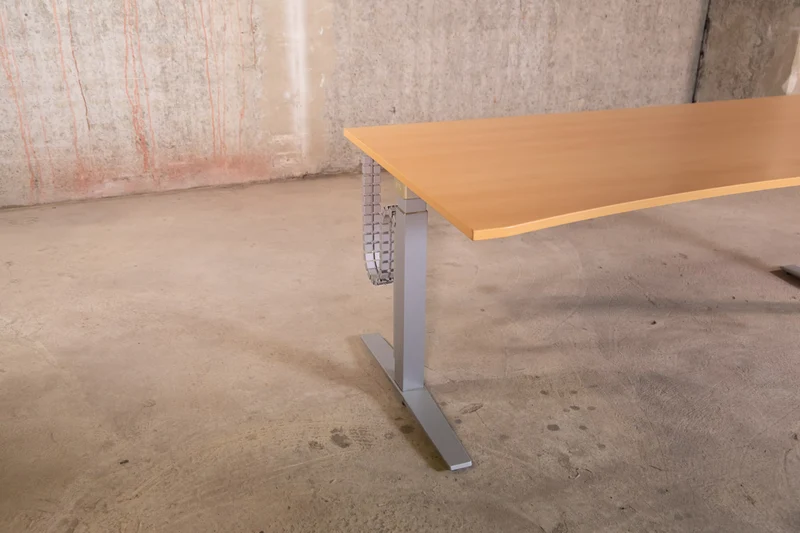 König & Neurath - elektrisch höhenverstellbarer Schreibtisch