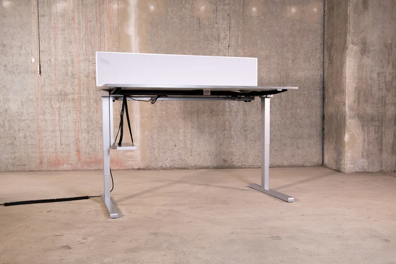 Mauser – elektrisch höhenverstellbarer Schreibtisch
