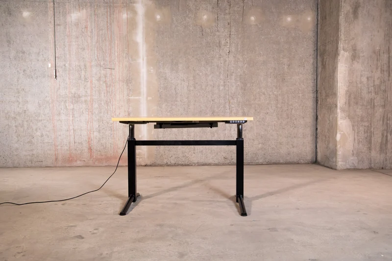 Oka – elektrisch höhen verstellbarer Schreibtisch
