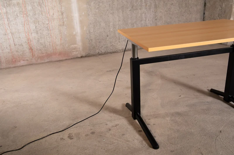 Oka – elektrisch höhen verstellbarer Schreibtisch