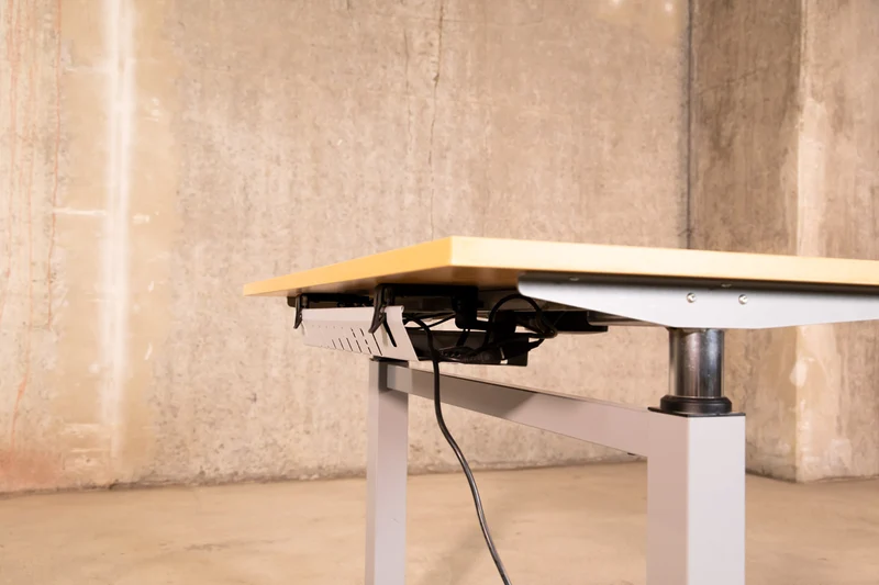 Oka – elektrisch höhen verstellbarer Schreibtisch