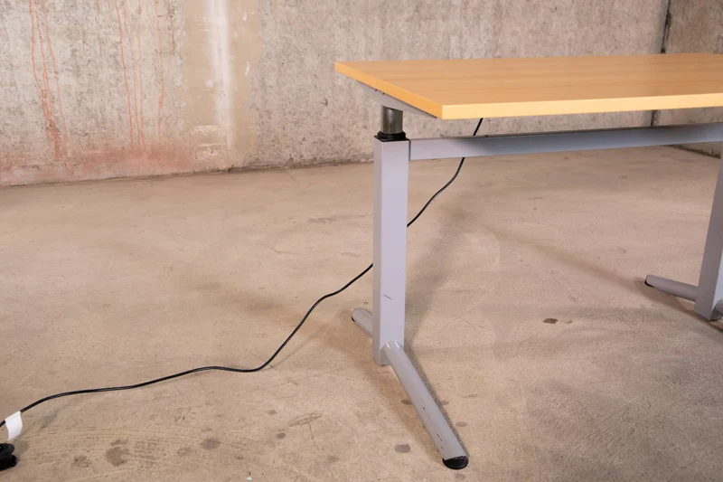 Oka – elektrisch höhen verstellbarer Schreibtisch