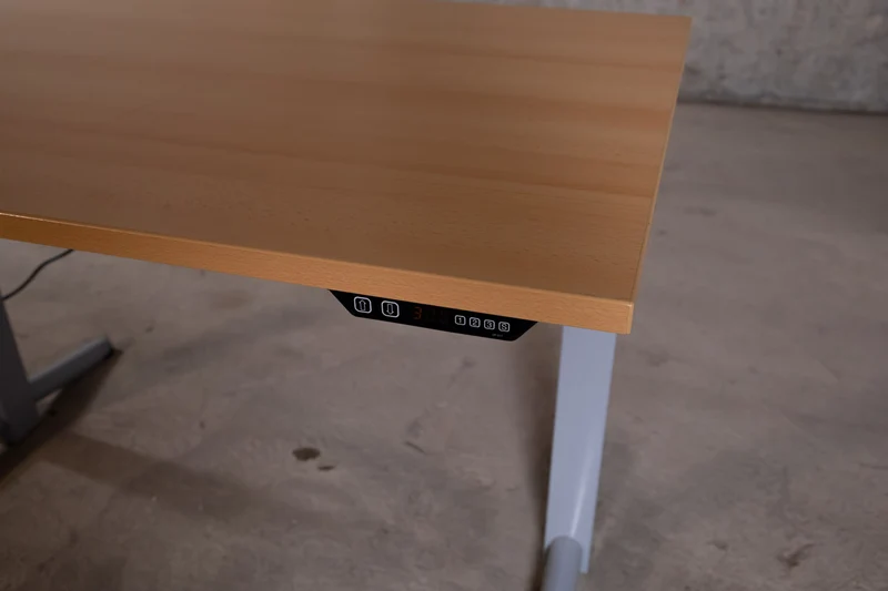 Oka – elektrisch höhen verstellbarer Schreibtisch