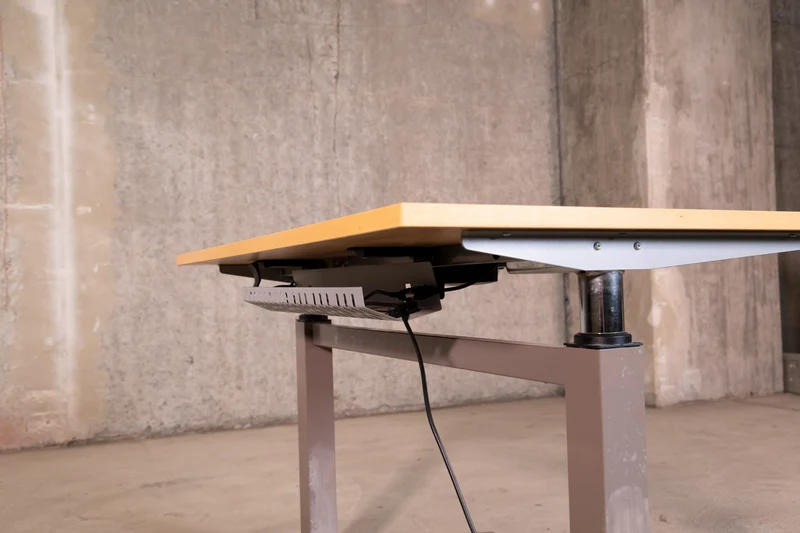 Oka - elektrisch höhenverstellbarer Schreibtisch