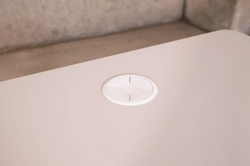 planmöbel – elektrisch höhenverstellbarer Schreibtisch