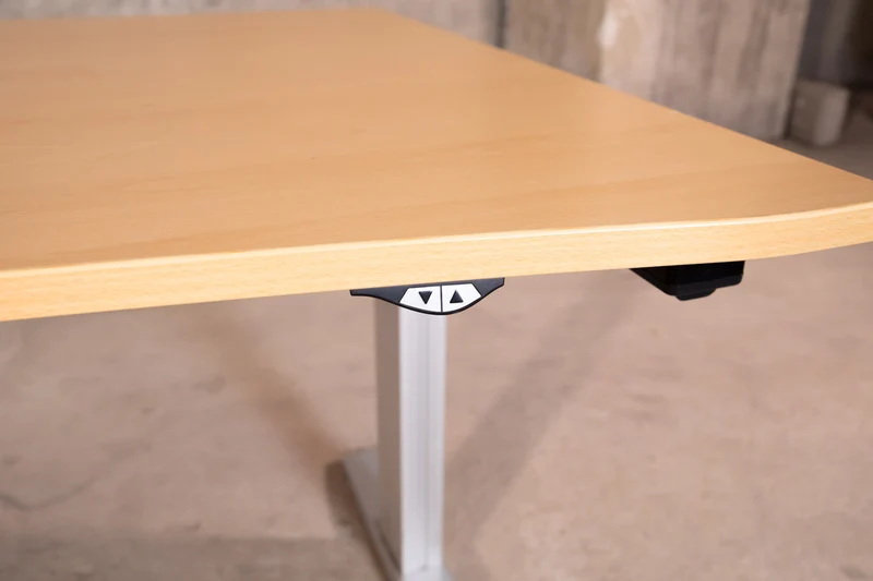 Ceka – elektrisch höhenverstellbarer Schreibtisch
