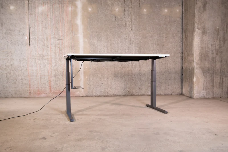 Steelcase – elektrisch höhen verstellbarer Schreibtisch