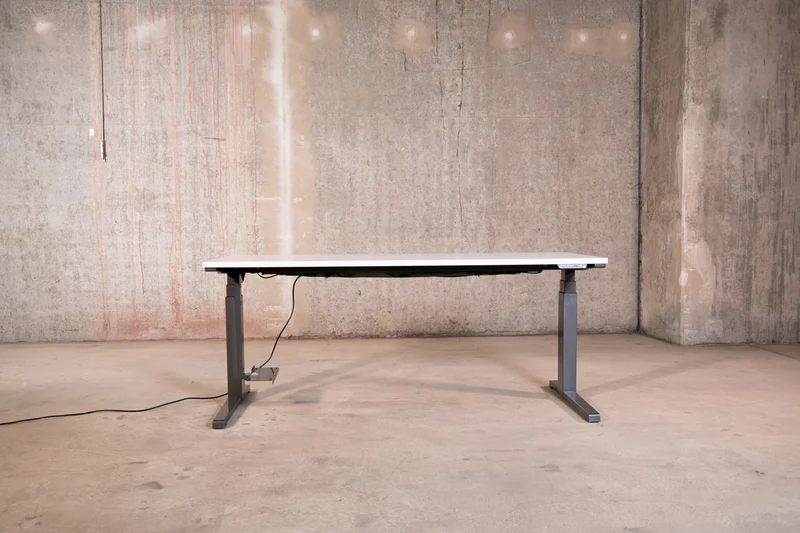 Steelcase – elektrisch höhen verstellbarer Schreibtisch