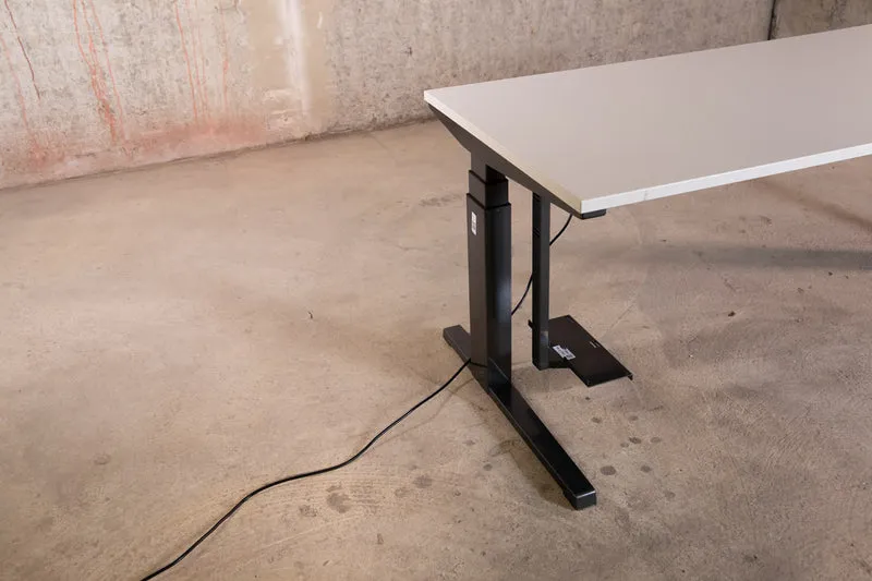 Steelcase – elektrisch höhen verstellbarer Schreibtisch