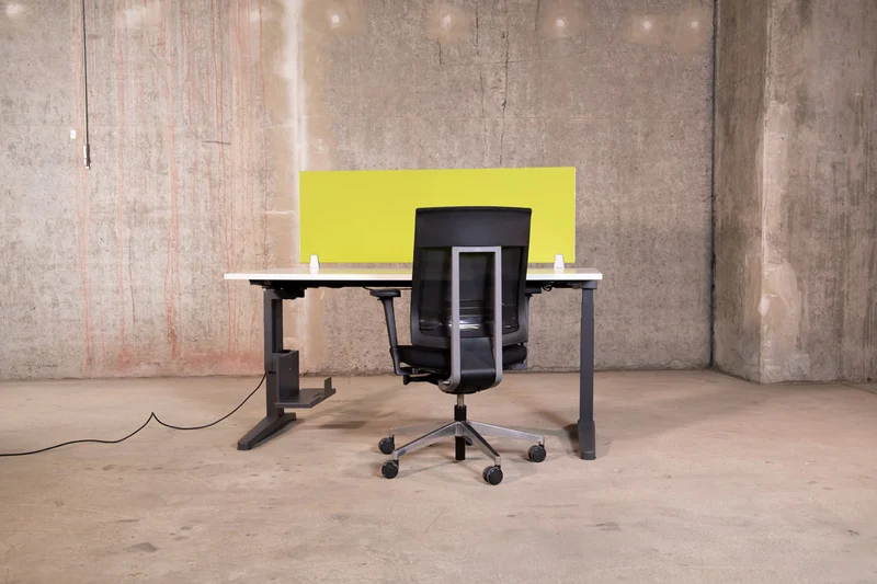 Steelcase – elektrisch höhen verstellbarer Schreibtisch