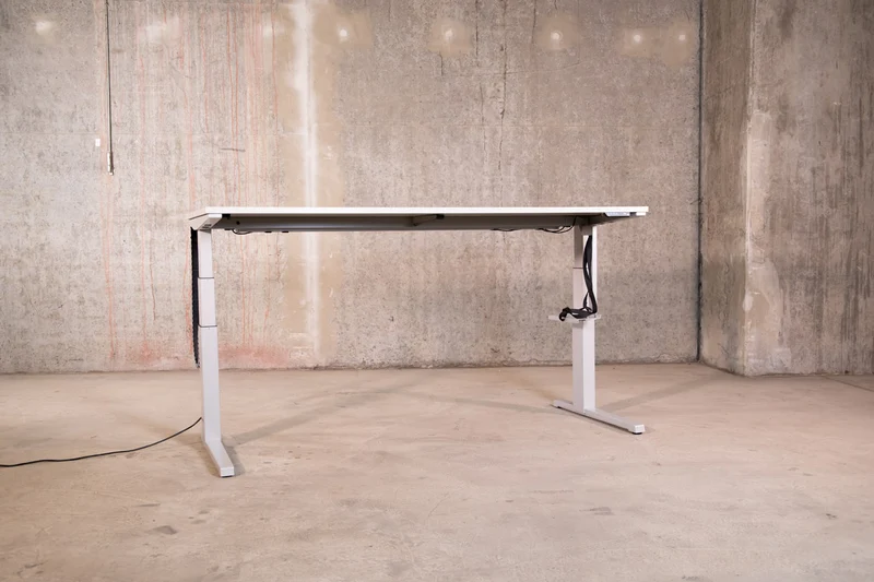Steelcase - elektrisch höhenverstellbarer Schreibtisch