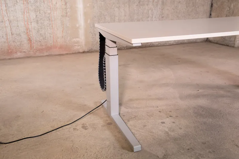 Steelcase - elektrisch höhenverstellbarer Schreibtisch