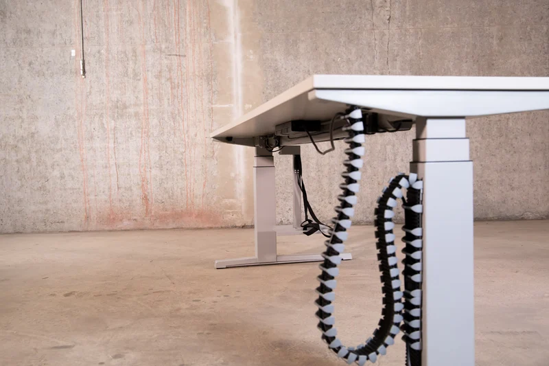 Steelcase - elektrisch höhenverstellbarer Schreibtisch