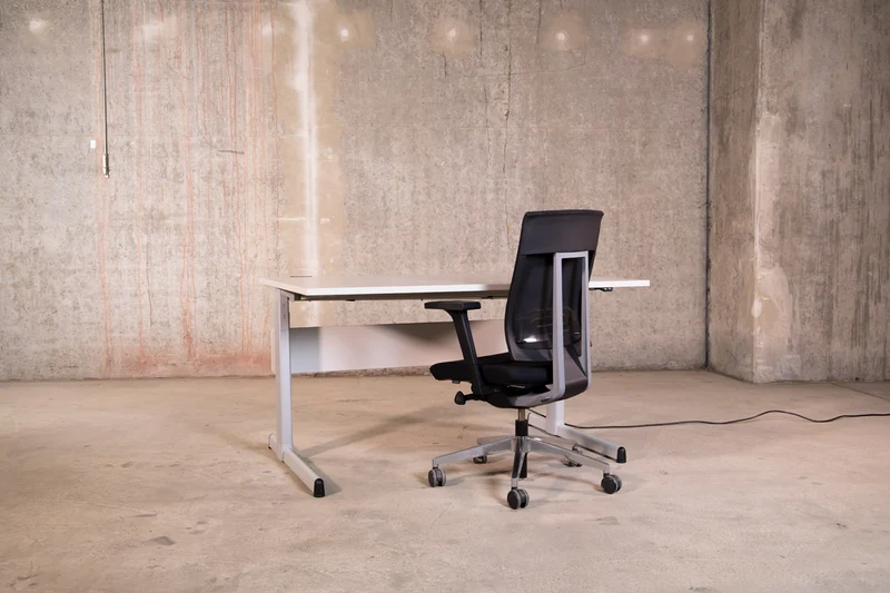 Steelcase – elektrisch höhenverstellbarer Schreibtisch