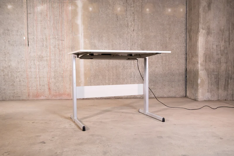 Steelcase – elektrisch höhenverstellbarer Schreibtisch