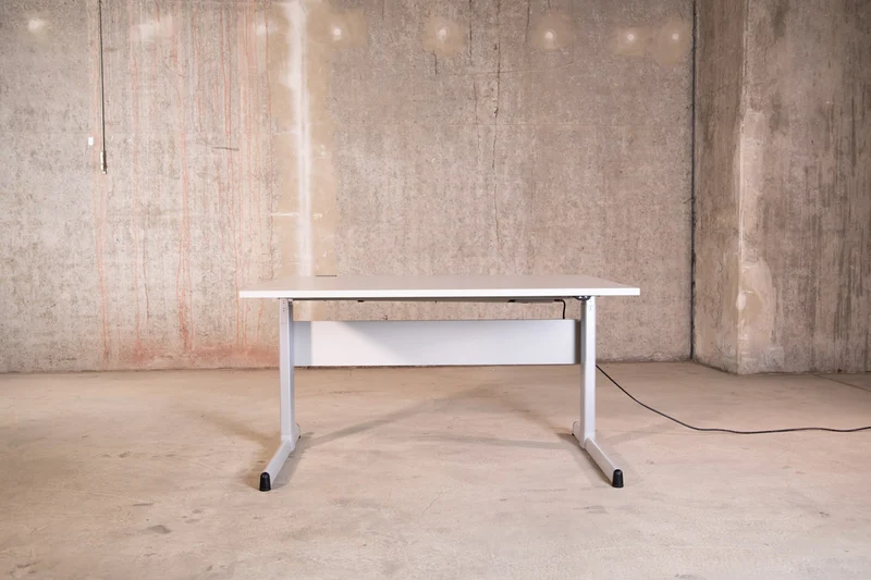 Steelcase – elektrisch höhenverstellbarer Schreibtisch