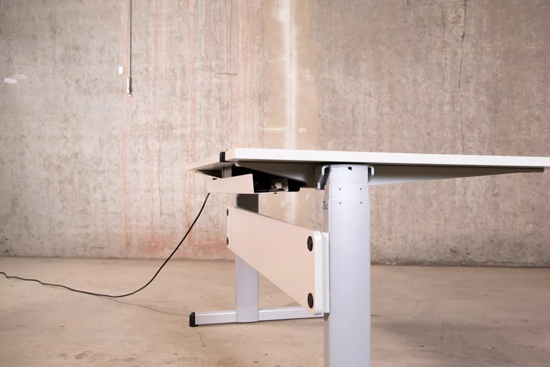 Steelcase – elektrisch höhenverstellbarer Schreibtisch