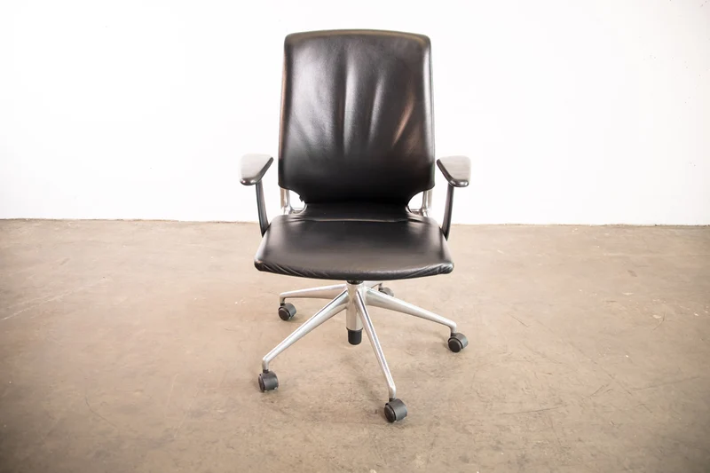 Vitra - Meda Chair