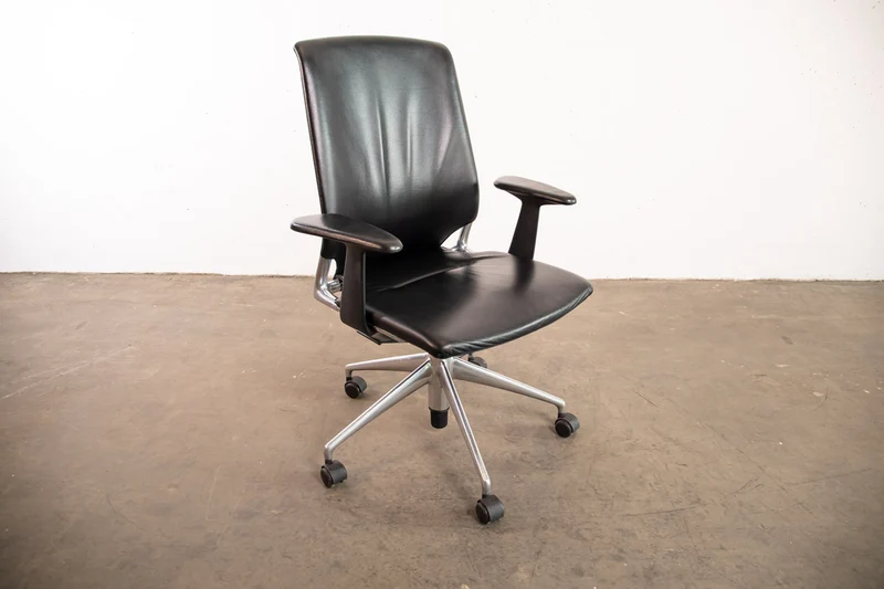 Vitra - Meda Chair