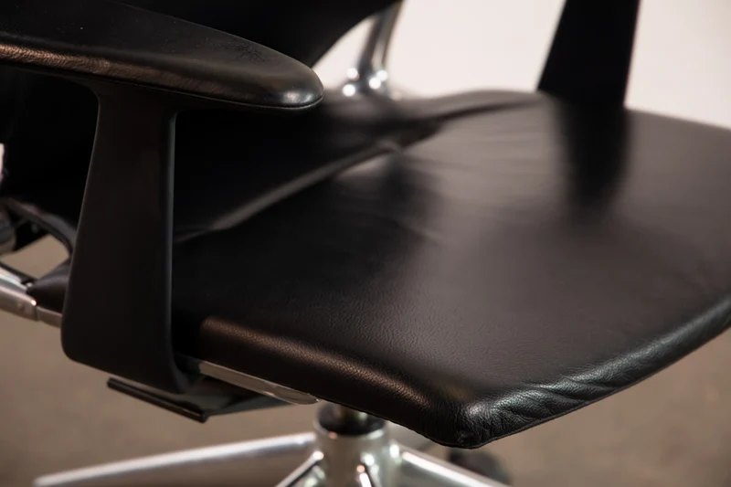 Vitra - Meda Chair