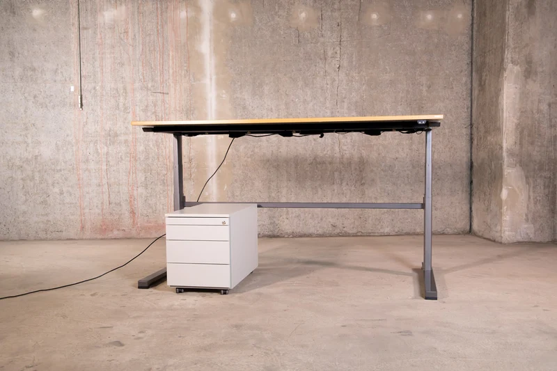 Vario - Stage elektrisch höhenverstellbarer Schreibtisch