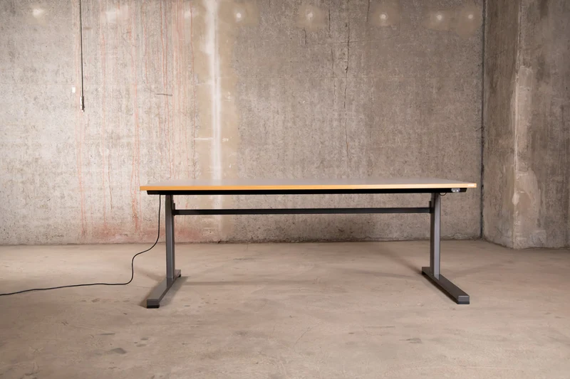 Vario - Stage elektrisch höhenverstellbarer Schreibtisch