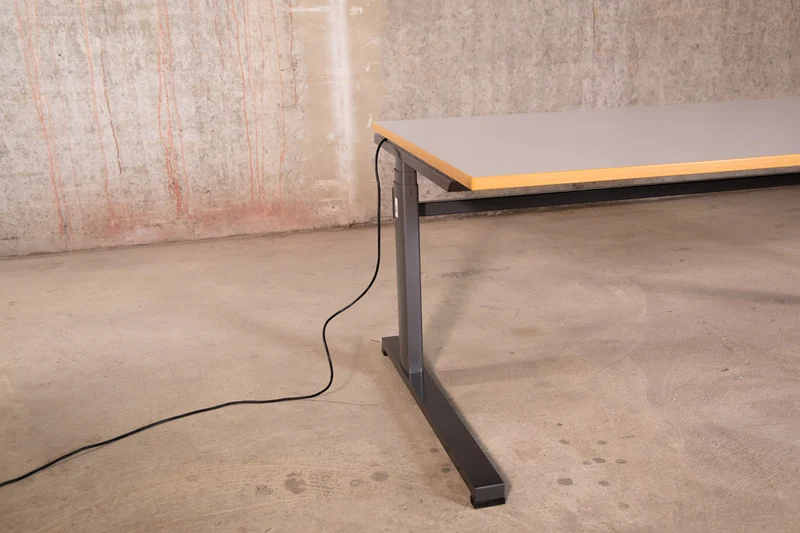 Vario - Stage elektrisch höhenverstellbarer Schreibtisch