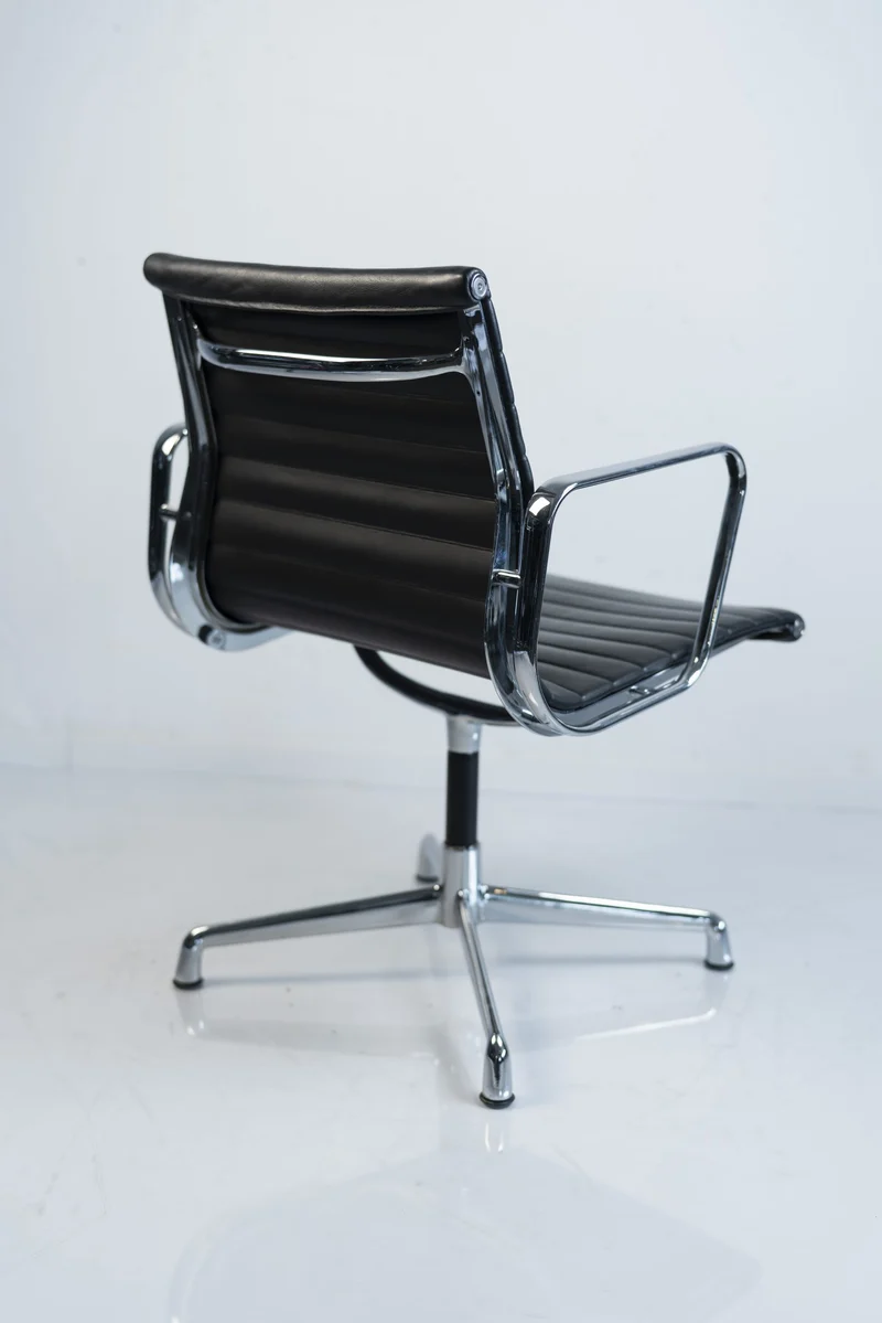 Vitra - EA 108 Konferenzstuhl