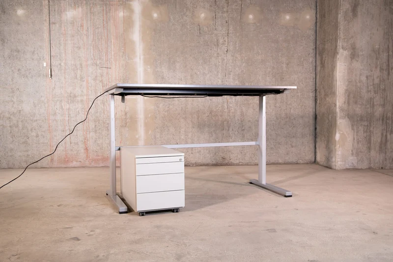 Vario - Stage elektrisch höhenverstellbarer Schreibtisch