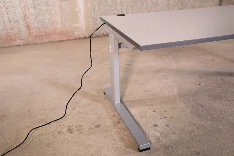 Vario - Stage elektrisch höhenverstellbarer Schreibtisch