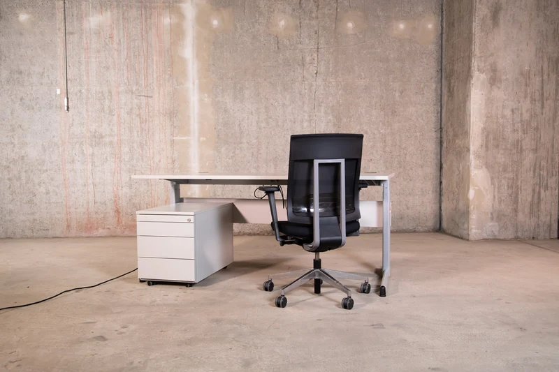 Steelcase – elektrisch höhenverstellbarer Schreibtisch