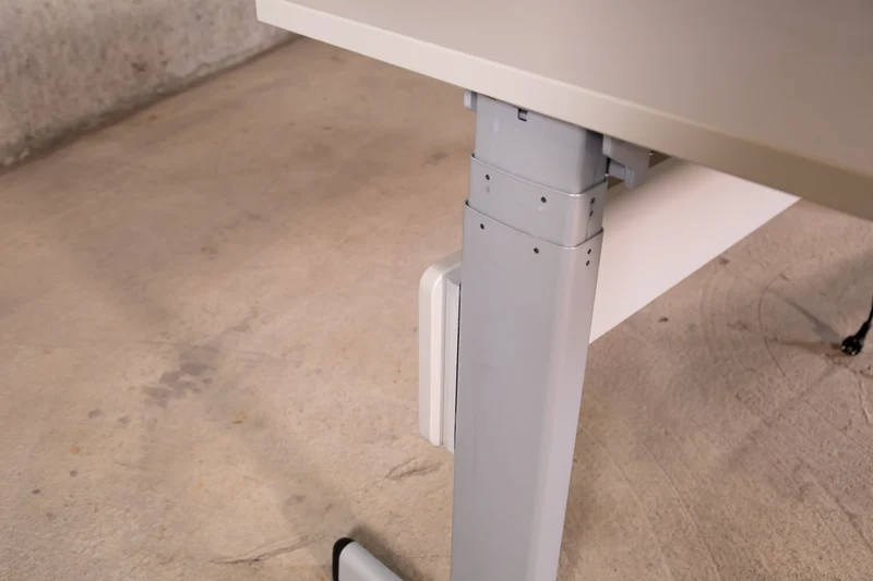 Steelcase – elektrisch höhenverstellbarer Schreibtisch