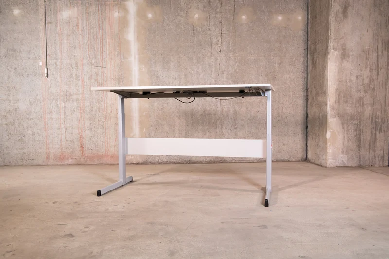 Steelcase – elektrisch höhenverstellbarer Schreibtisch