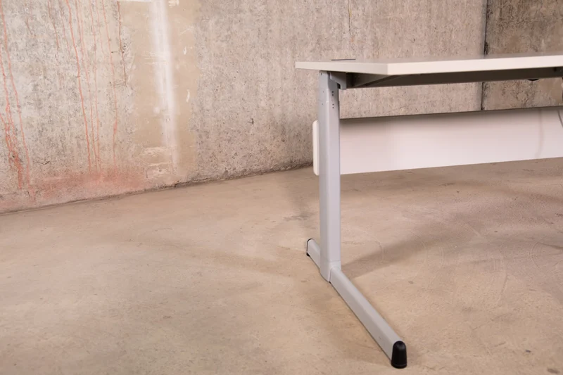Steelcase – elektrisch höhenverstellbarer Schreibtisch