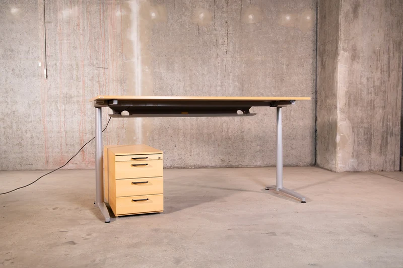 Ceka - elektrisch höhen verstellbarer Schreibtisch Buche 200x100