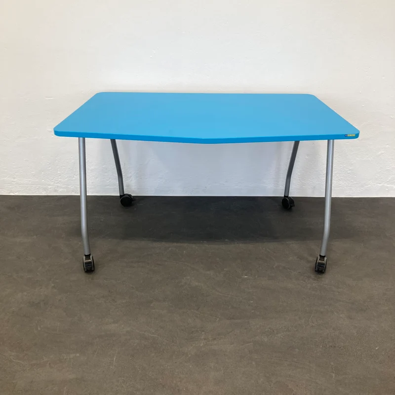 Steelcase Education Roll-Schreibtisch Hellblau-Silbergrau