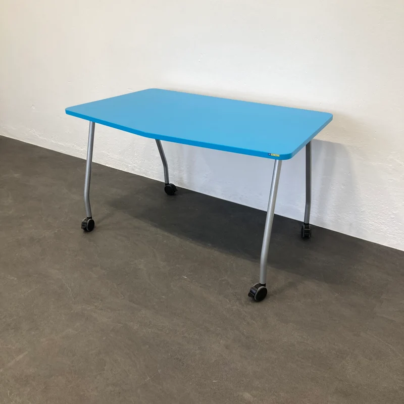 Steelcase Education Roll-Schreibtisch Hellblau-Silbergrau