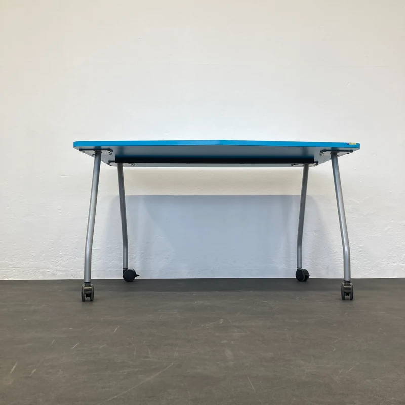 Steelcase Education Roll-Schreibtisch Hellblau-Silbergrau