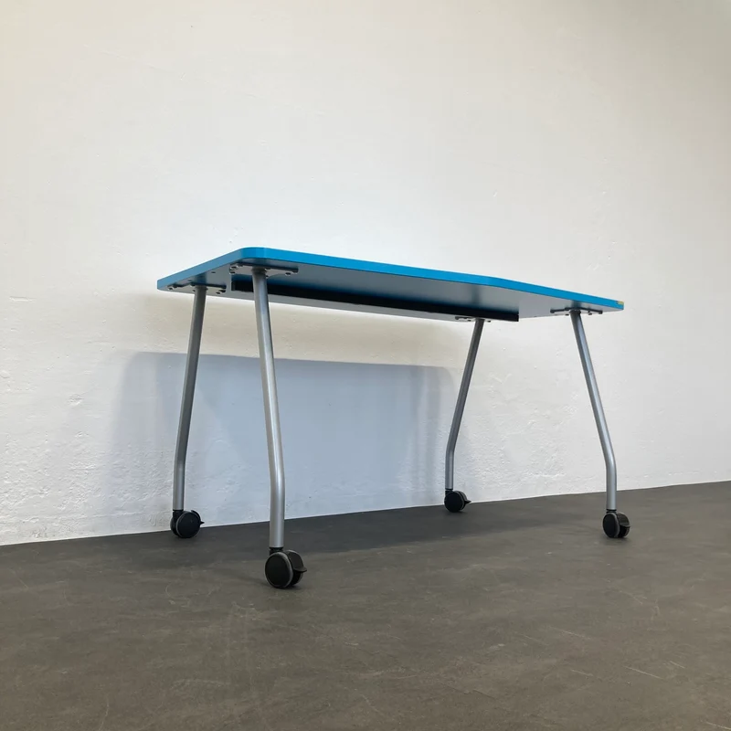 Steelcase Education Roll-Schreibtisch Hellblau-Silbergrau